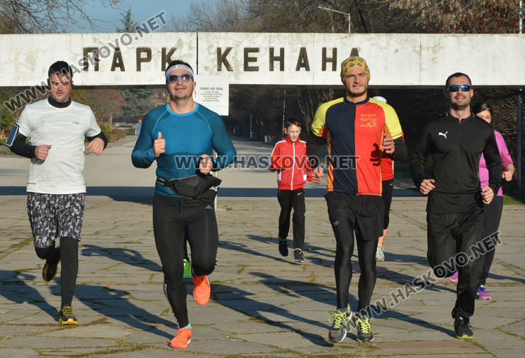 Новогодишно бягане на "Кенана" събра 13 ентусиасти