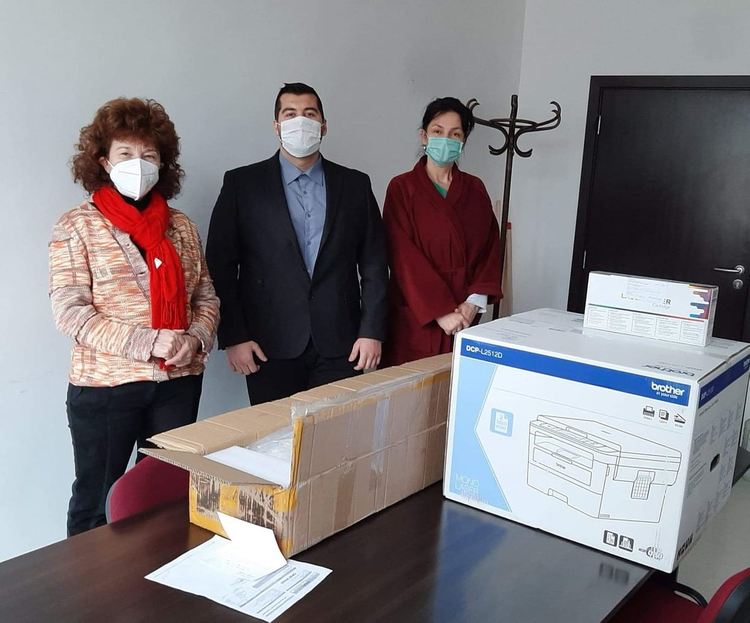 Жителите на три общини даряват от хляб до пулсоксиметри на Девинската болница