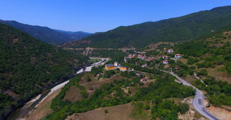 Девински пожарникари помогнаха на двама изгубени в гората да се приберат