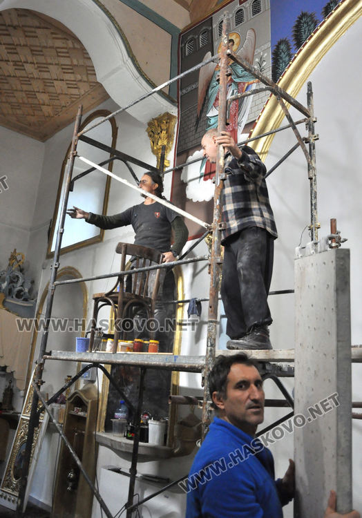 Катедралният храм на Хасково посреща митрополит Николай със стенописи в олтара