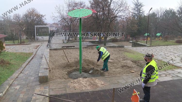 Издирват по видеозаписи злосторници, разбили площадка на Ямача