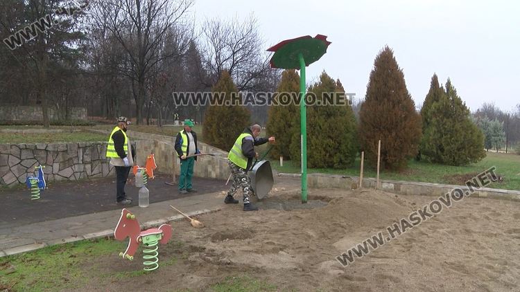 Издирват по видеозаписи злосторници, разбили площадка на Ямача
