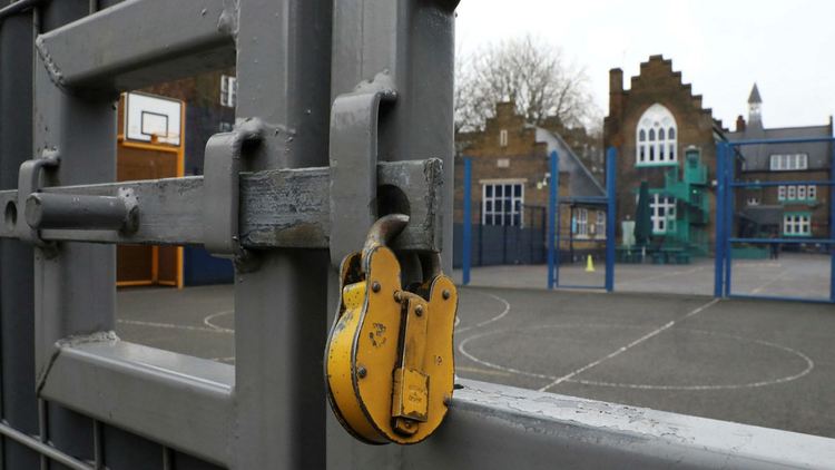 Отменят матурите и кандидатстудентските изпити в Англия