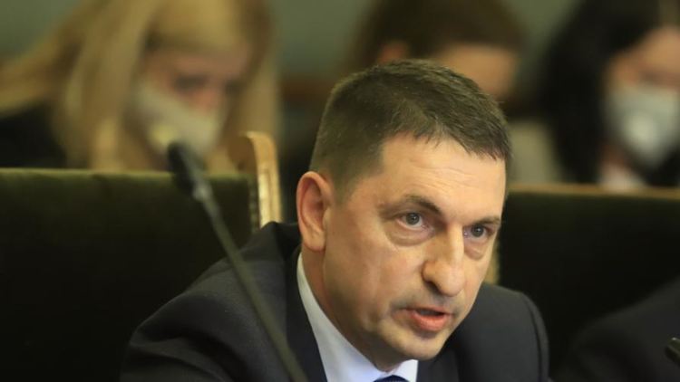 Вътрешният министър призова стрелецa, ранил жената от хорото в новогодишната нощ, да се яви пред властите