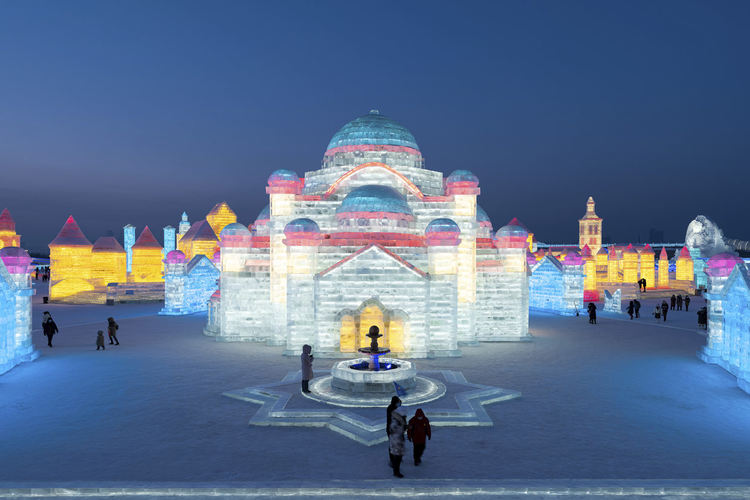 Леден град се издигна в Харбин