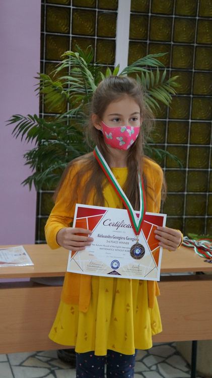 Алековци с медали от „Математика без граници“