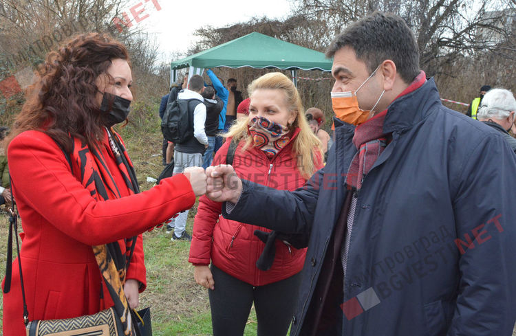 Атанас Цеков извади кръста на Богоявление от водите на р. Марица в Димитровград