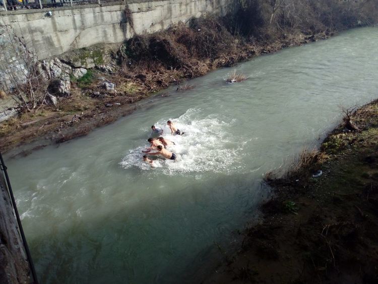 На много места в Родопите смели мъже и младежи спасиха кръста