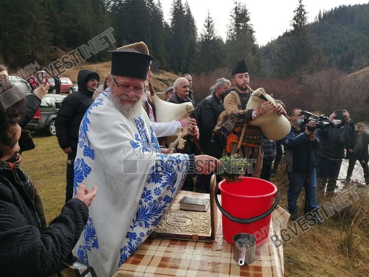 21-годишният студент Атанас Жекин извади кръста в Момчиловци