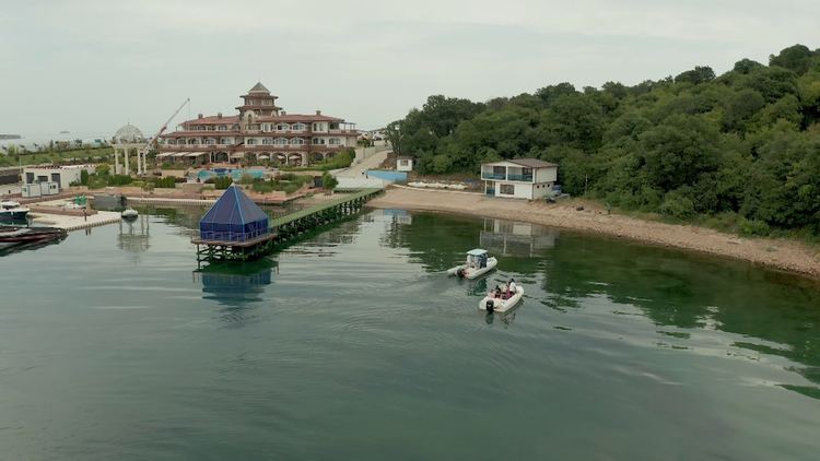 А плажът пред летните сараи все още не е вписан като плаж