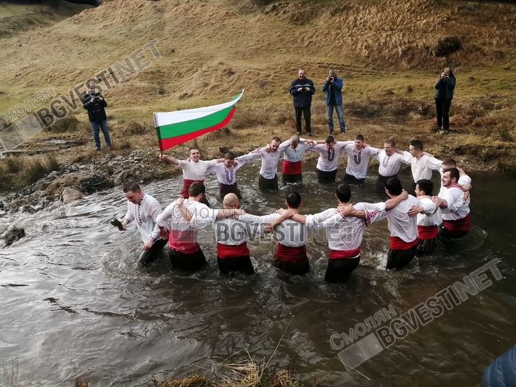 21-годишният студент Атанас Жекин извади кръста в Момчиловци