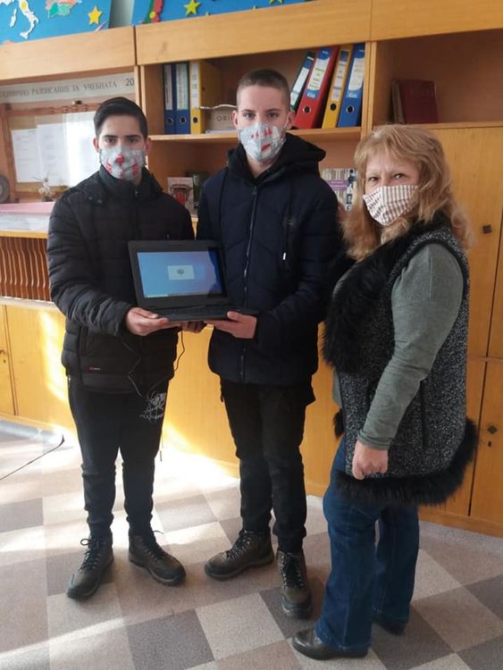 В малкото училище в село Грохотно получиха нови лаптопи