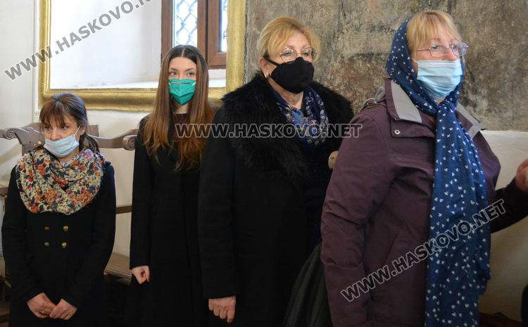 Шестима свещеници служиха на Ивановден в катедралния храм „Успение Богородично“