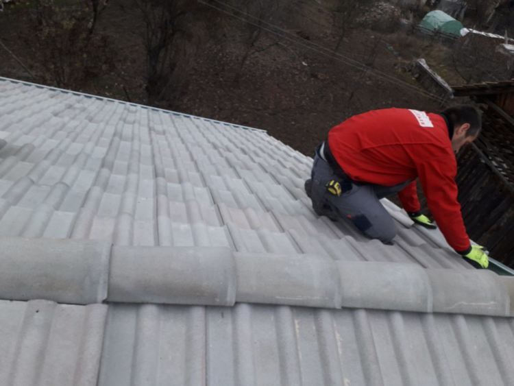 Момиченце от Доспат трогна с даряването на спестяванията си за изгорялата къща в Барутин