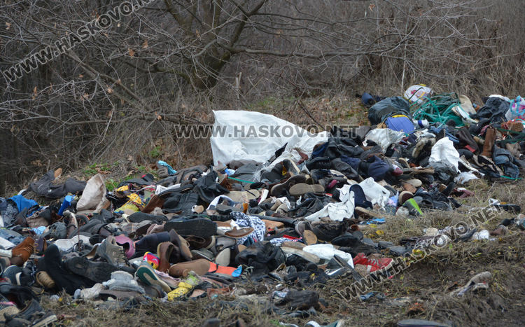 Почистиха сметището от стари обувки край Хасково, търсят извършителя