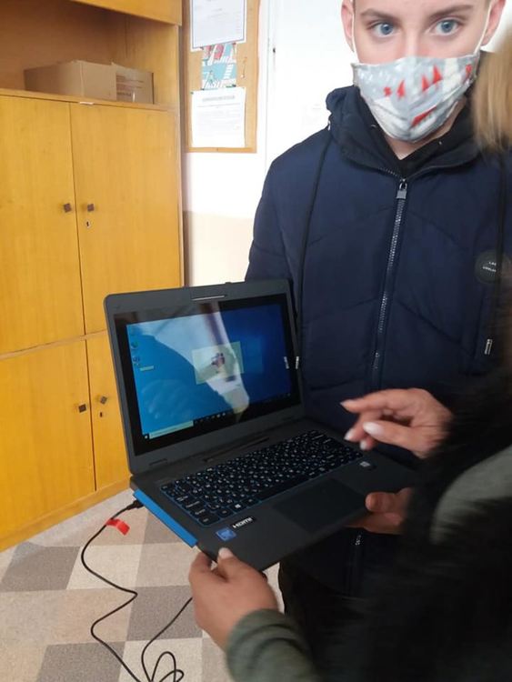 В малкото училище в село Грохотно получиха нови лаптопи