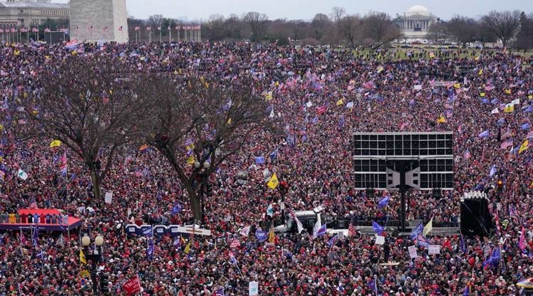 Хиляди поддръжници на президента Доналд Тръмп, включително членове на крайнодесни групи, се събраха във Вашингтон, за да протестират срещу заседанието на Конгреса
