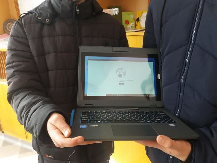 В малкото училище в село Грохотно получиха нови лаптопи