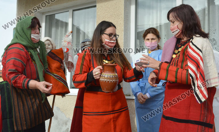 По стара традиция отбелязаха Бабинден в Крепост