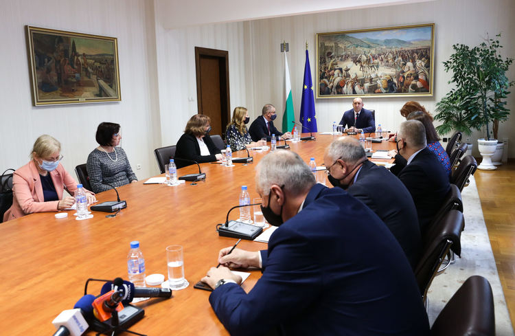 Президентът Румен Радев не лансира идея за гласуване в два дни