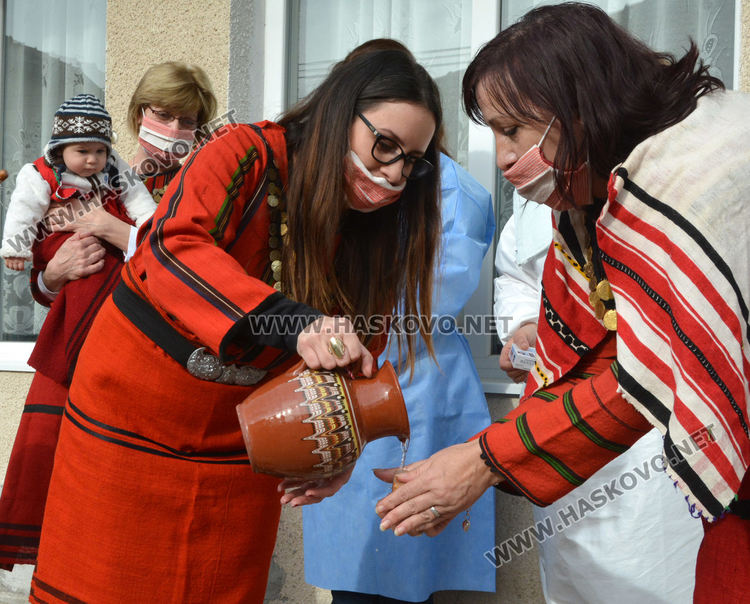 По стара традиция отбелязаха Бабинден в Крепост