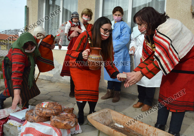По стара традиция отбелязаха Бабинден в Крепост