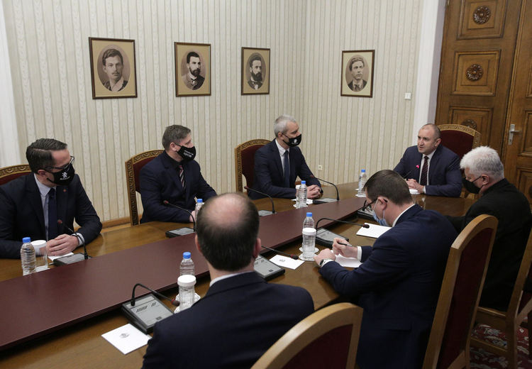 "Възраждане" искат контрол върху социологическите агенции