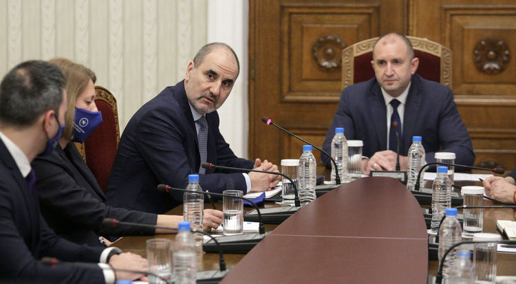 Цветан Цветанов настоя за промени в Изборния кодекс по време на консултациите с президента Румен Радев