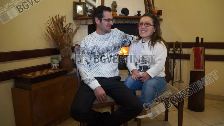 Тази вечер в " ОТ МЕРАК"  малката-голяма Катя Минчева с  годеника й ще ви заредят с положителни емоции