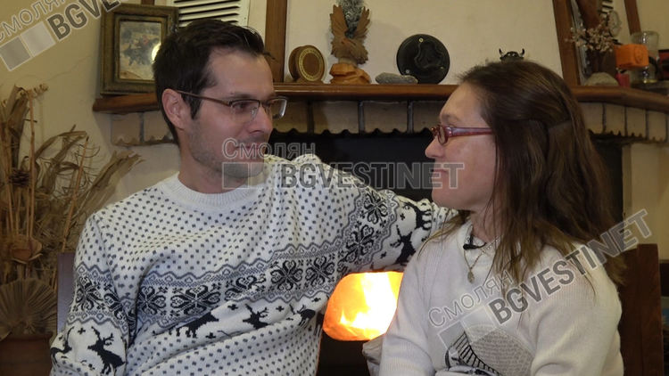 Тази вечер в " ОТ МЕРАК"  малката-голяма Катя Минчева с  годеника й ще ви заредят с положителни емоции