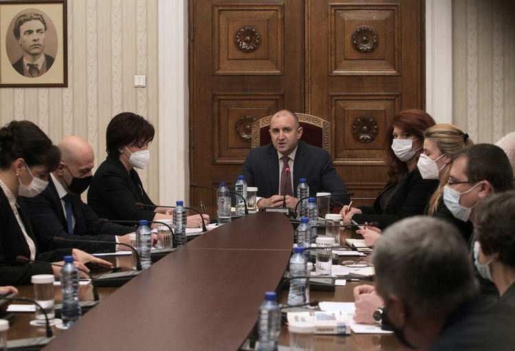  Цвета Караянчева: Да се оспорват резултатите на вот, който все още не е проведен, е много опасно