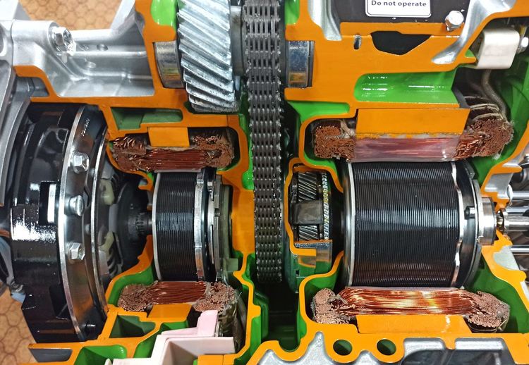 Техническа новост очаква бъдещите спецове по автодиагностика в Хасковската гимназия