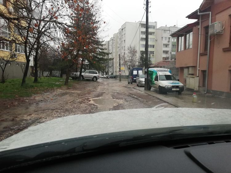 Хасковлия: Деца и родители газят във вода и кал, за да стигнат до детска градина