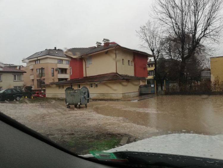 Хасковлия: Деца и родители газят във вода и кал, за да стигнат до детска градина