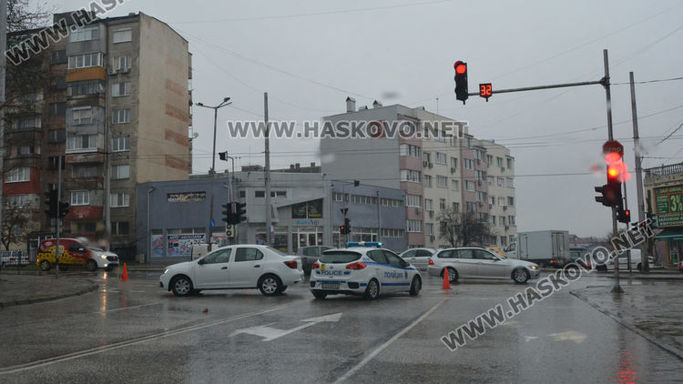 Част от улица „Дунав“ затворена за движение заради наводнение