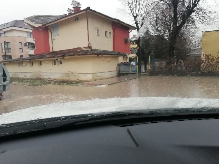 Хасковлия: Деца и родители газят във вода и кал, за да стигнат до детска градина