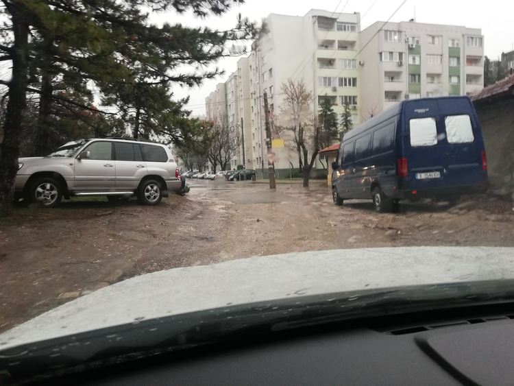 Хасковлия: Деца и родители газят във вода и кал, за да стигнат до детска градина