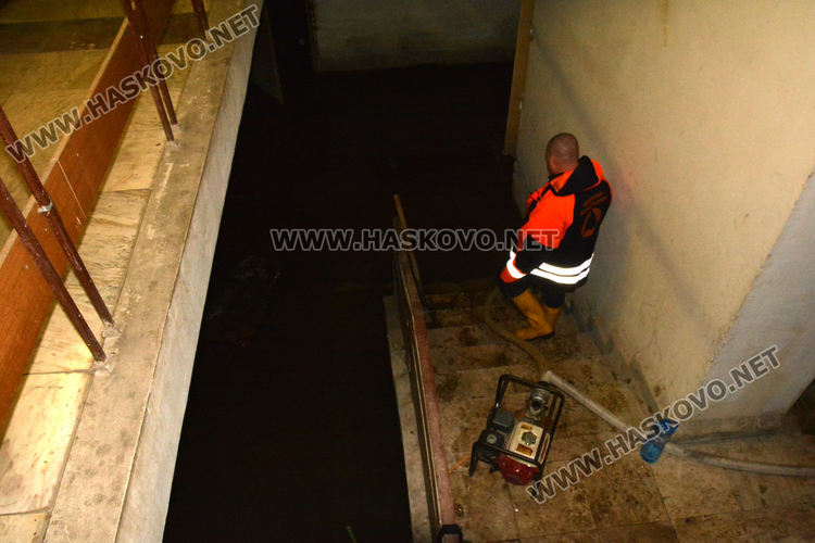 За четвърти път се наводнява сградата на бившето ОСО в Хасково