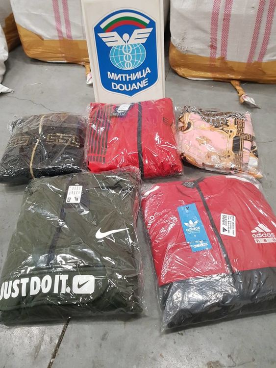 Разкриха на  границата ни с Турция контрабандни защитни маски и стоки 