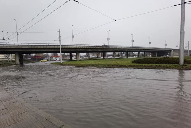 Кръговото на "Скобелева майка" в Пловдив се наводни