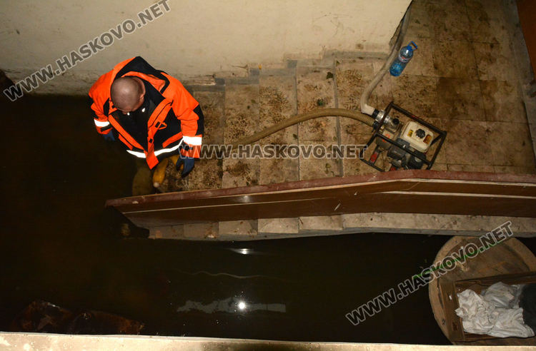 За четвърти път се наводнява сградата на бившето ОСО в Хасково