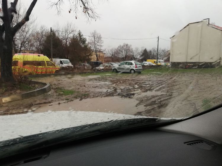 Хасковлия: Деца и родители газят във вода и кал, за да стигнат до детска градина