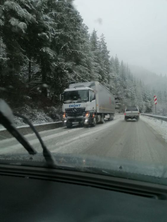 Най-после на Пампорово заваля сняг, тирове пак закъсаха на 2 см.сняг