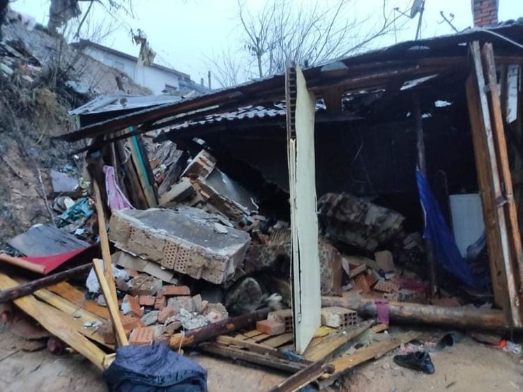 Дават общински жилища на ромите, останали без подслон след пороя