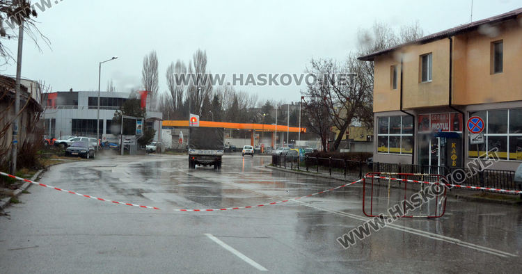 Част от улица „Дунав“ затворена за движение заради наводнение