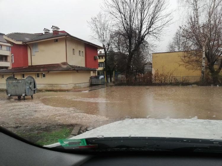 Хасковлия: Деца и родители газят във вода и кал, за да стигнат до детска градина