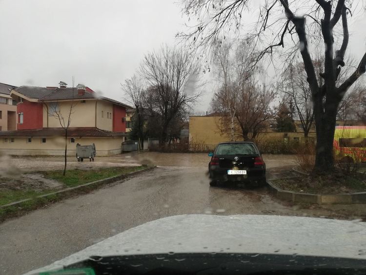 Хасковлия: Деца и родители газят във вода и кал, за да стигнат до детска градина