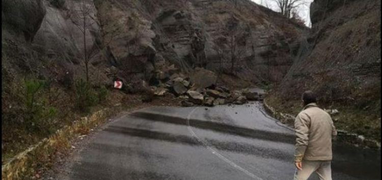 Отново отклониха движението през рудник "Звездел",разчистват падналите скали по пътя Момчилград-Крумовград