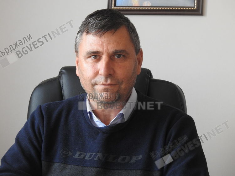 Мюзеки Ахмед-секретар на читалището