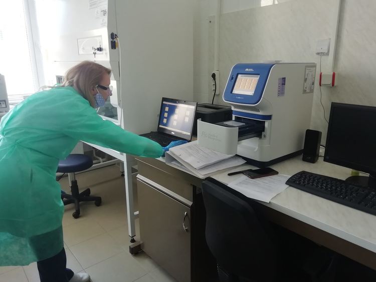 Опашка за PCR-тестове тази сутрин в болницата, вчера 30 нови вирусоносители в областта